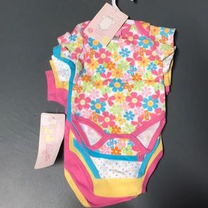 NWT 5 pack of onesies